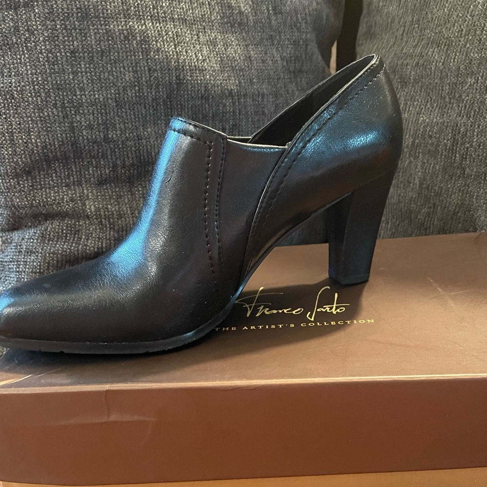 NWOT Franco Sarto Youth Black Bootie Size 8